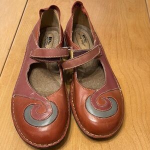 Spring Step Women's Leather Mary Jane Shoes.  Size 9